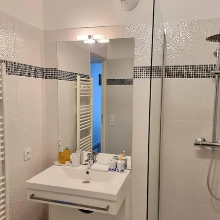 Chez Lou Et Dan 4p With Balcony Elevator And Secure Parking Holiday home *