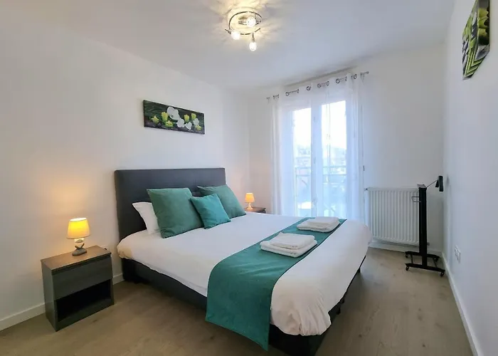 Chez Lou Et Dan 4p With Balcony Elevator And Secure Parking Holiday home Honfleur